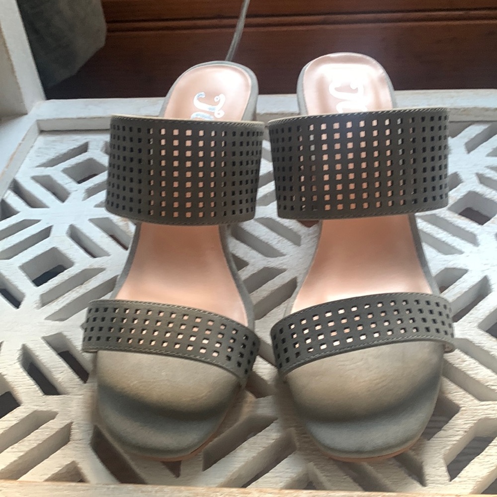 Slides/heels- Like New